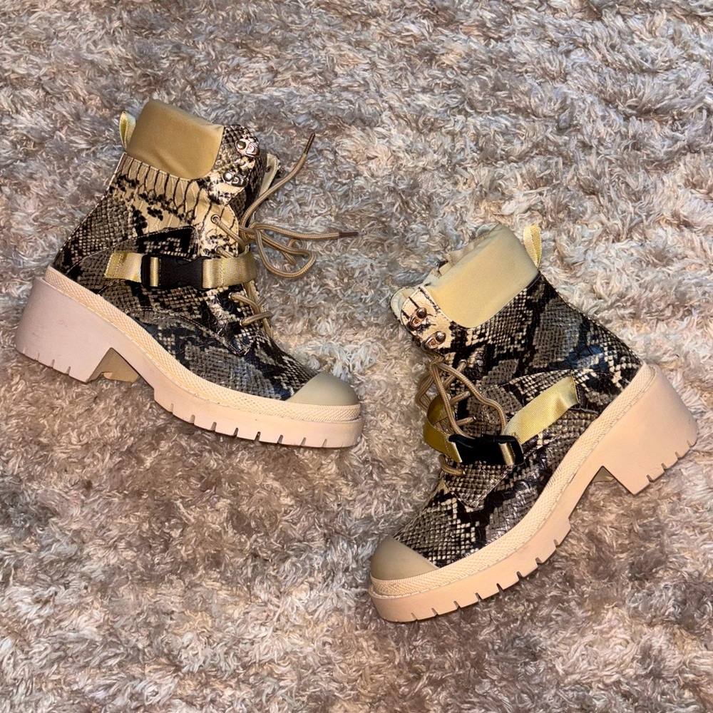 NWT Cape Robin Snakeskin Boots